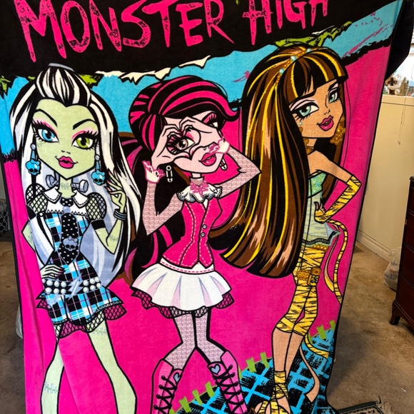 SALE!! Monster High Blanket Very Soft - Picture 2 of 4